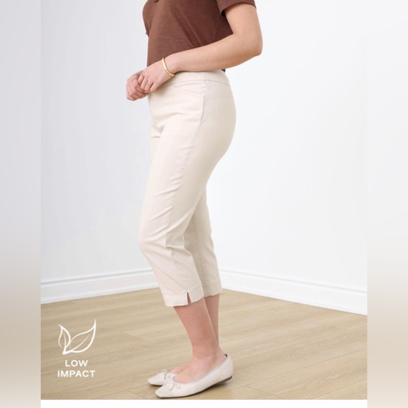 🤍CLEO🤍Beige/Cream Crop/ capris pants with jewel detail . Size Large. like new! - Picture 3 of 11